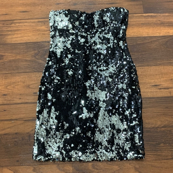 As U Wish Black/Silver Sequin Cocktail Dress Women’s Size M Strapless Lined - Picture 2 of 9